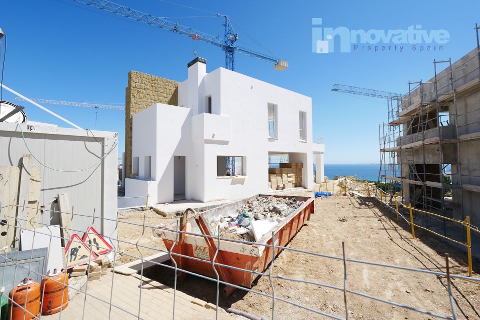 villas-being-built-in-cabopino